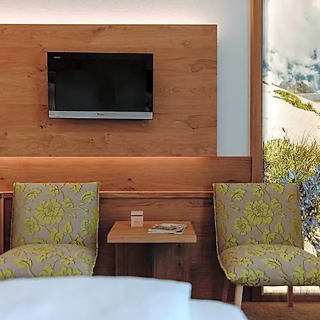 Hotel Waldfrieden 4*